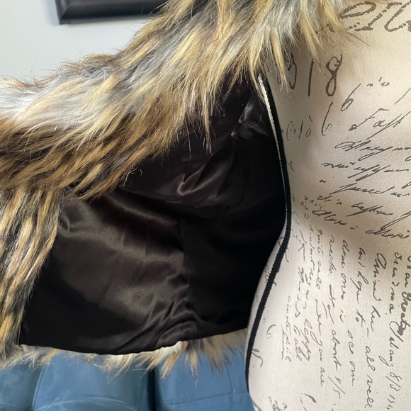 Forever 21 Faux Fur Vest - Picture 7 of 7